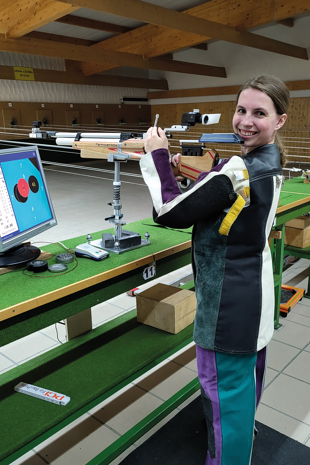 Annegret Schneider am Gewehr